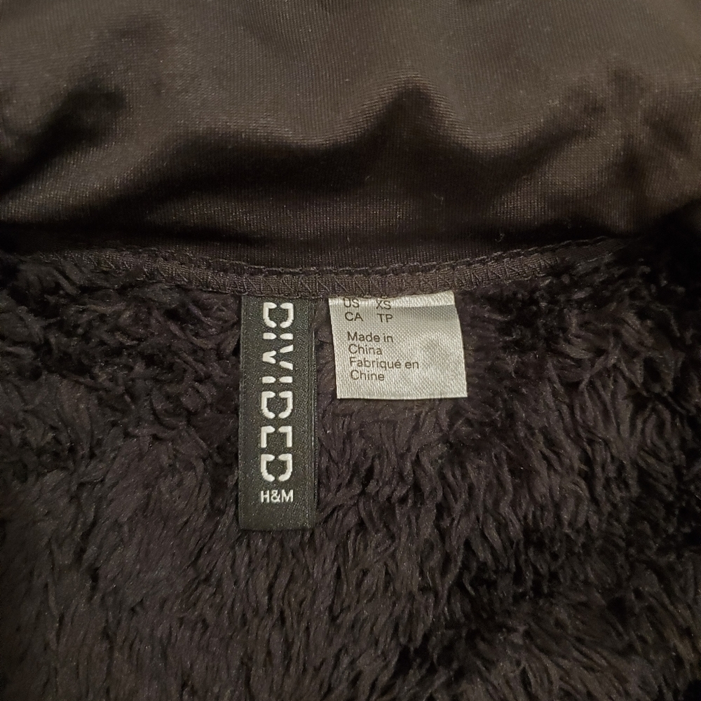 🔥Host Pick🔥 DIVIDED H&M Fuzzy Zip Up Jacket - Picture 5 of 5